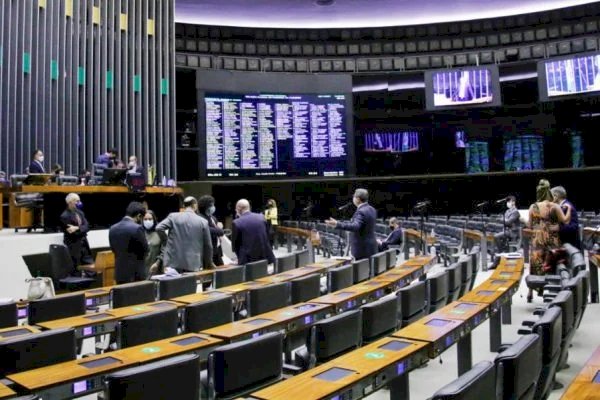 Câmara aprova Auxílio Brasil de R$ 600 só até o fim de 2022