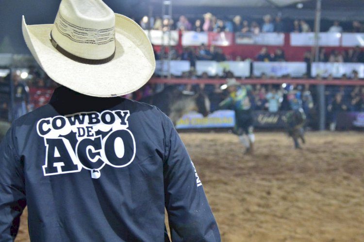 Carlos Bernardo participa do Rodeio Cowboy de Aço em Naviraí