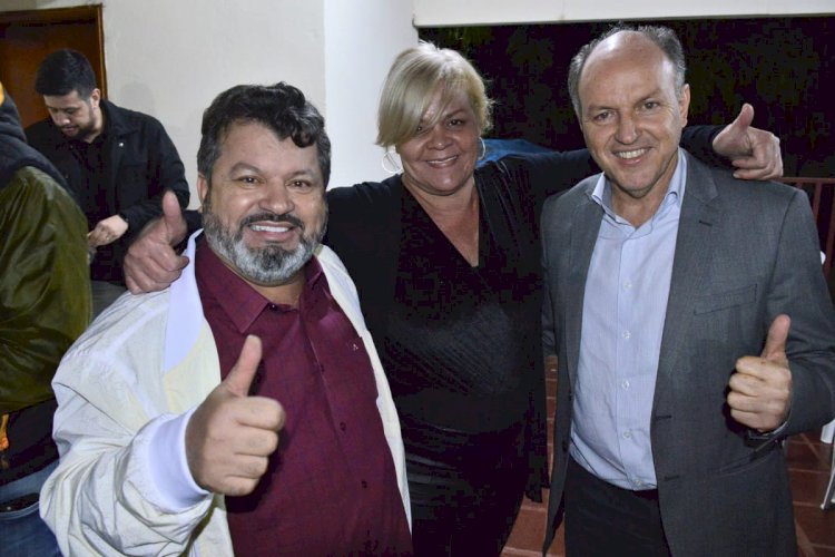 Em Campo Grande, Carlos Bernardo participa de reunião na Vila Bandeirantes