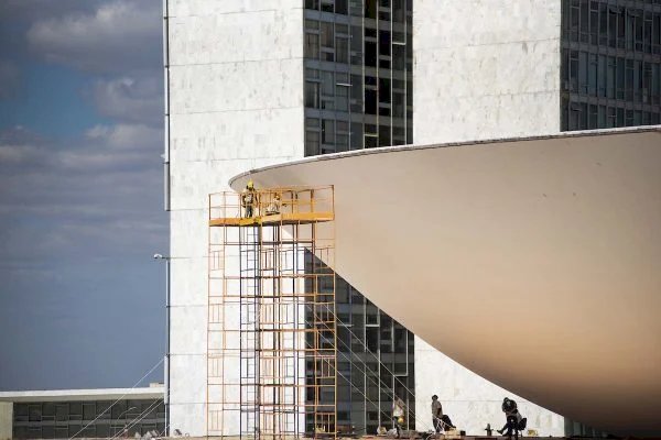 Comissão aprova uso de força policial para retirar invasores de terra