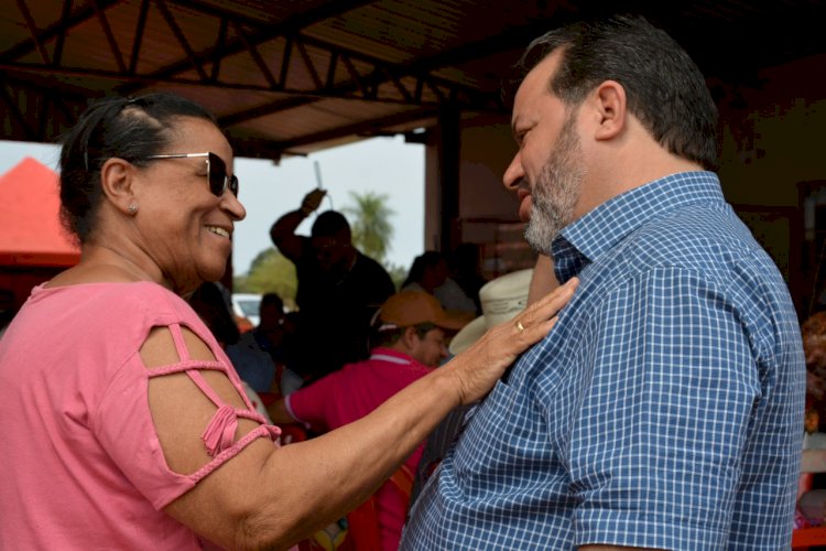 Carlos Bernardo participa de quermesse no Assentamento Santa Olga