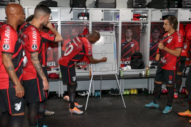 De revelação a referência: Fernandinho tenta levar o Athletico à final da Libertadores após 17 anos