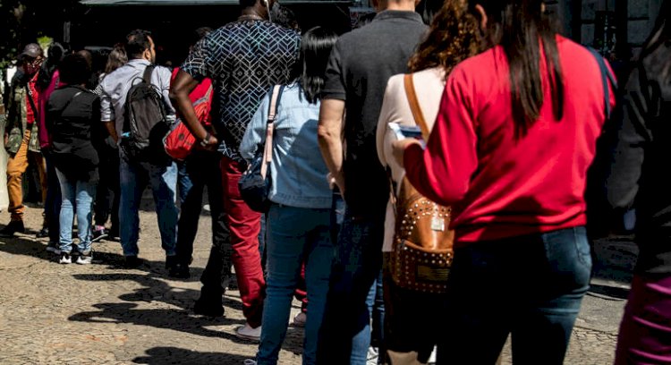 Brasil tem a maior queda do desemprego em um ano entre 40 países