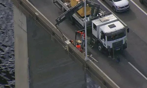 Ponte Rio-Niterói é liberada parcialmente após colisão de navio