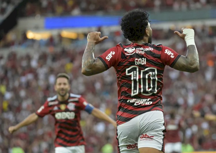 Landim cita cobrança a Gabigol antes de entregar camisa 10 do Flamengo