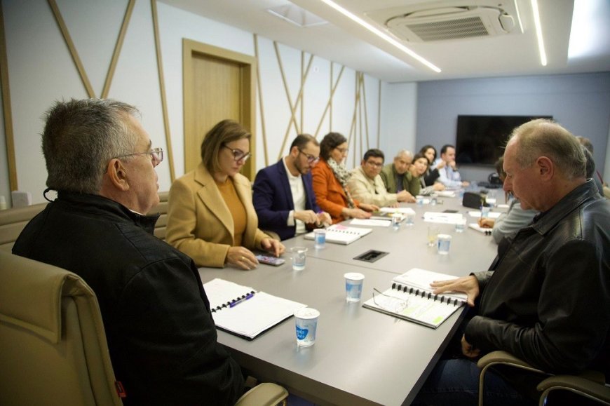 Eduardo Campo assina decreto com medidas de contenção e controle de despesas