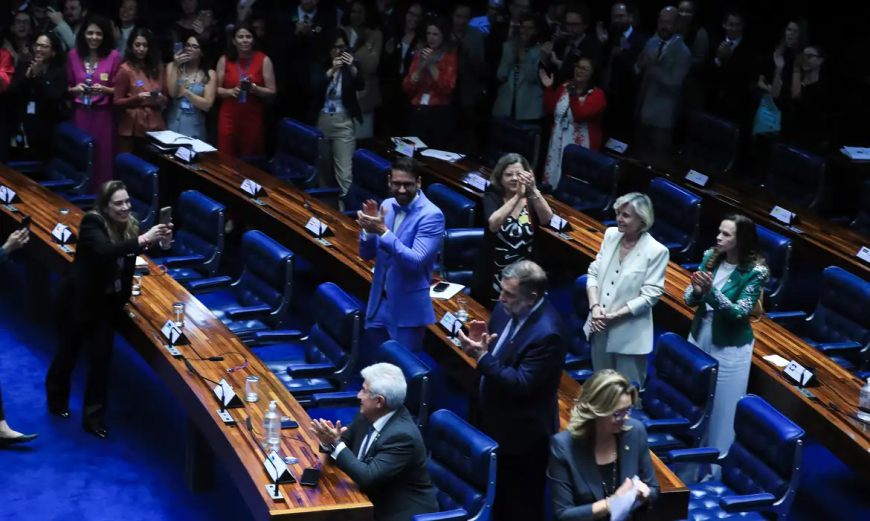 Adultização de crianças na internet: Senado aprova projeto