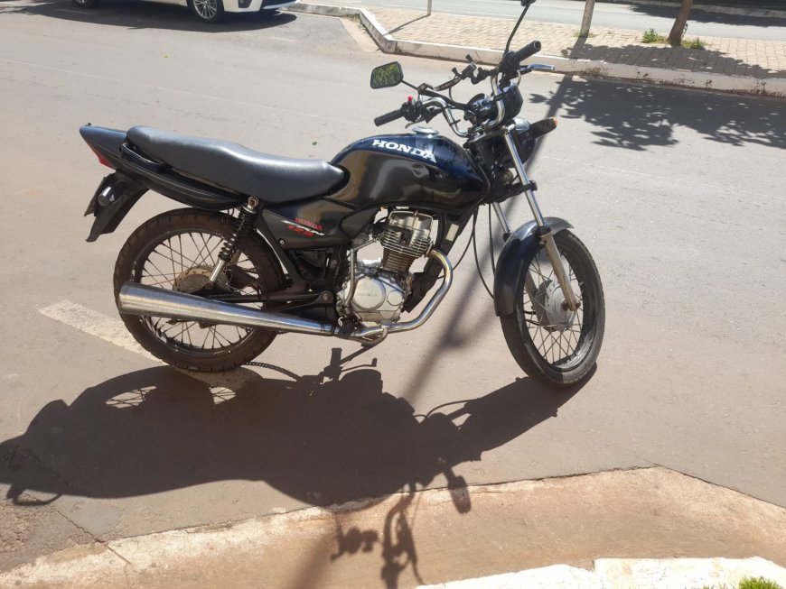 Polícia Militar e Polícia Nacional recuperam motocicleta furtada