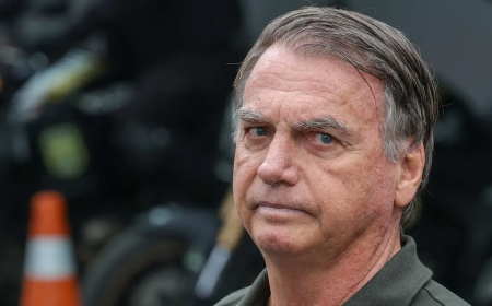 Brasília: Bolsonaro passa mal e é levado para hospital