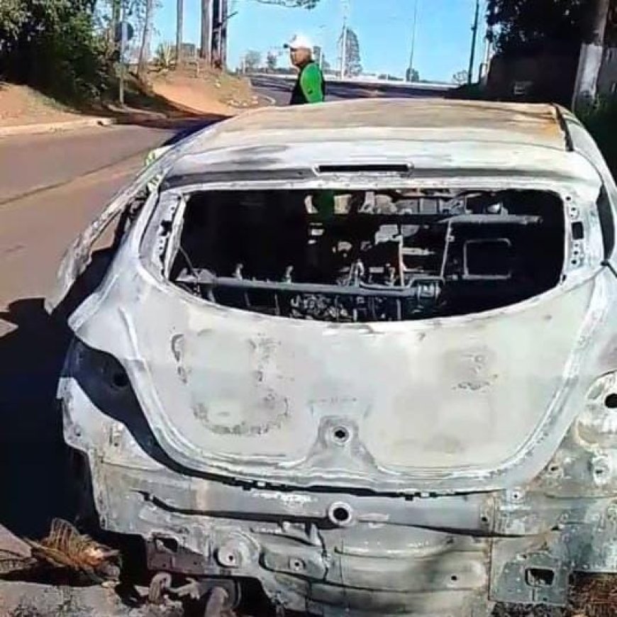 Ponta Porã: Policiais da fronteira investigam carro encontrado queimado