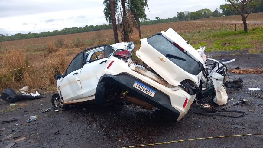 Acidente Fatal: Homem em colisão entre carro de passeio e carreta na BR 163