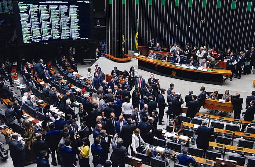 Desafios ou brincadeiras perigosos: Comissão aprova proposta que torna crime divulgar, na internet
