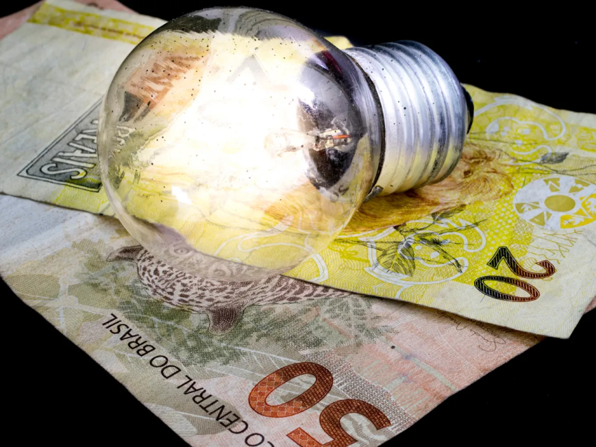 Em outubro: Aneel reduz bandeira para vermelha 1 na conta de luz