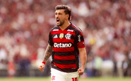 Flamengo vence no Maracanã e empata em número de pontos com Palmeiras