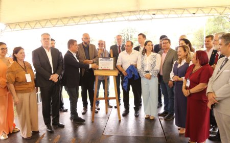 Parlasul encerra celebrando a integração e o desenvolvimento fronteiriço