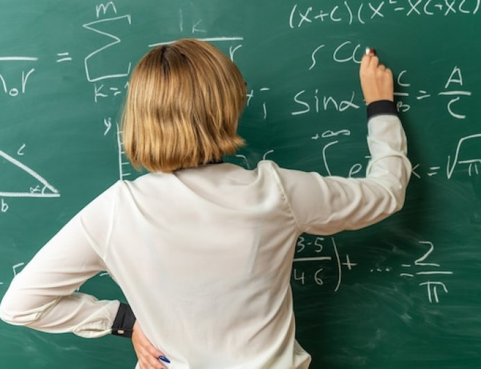 Seletiva: Batayporã abre seleção para professor com salário de R$ 2,5 mil