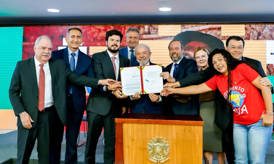 Baixa renda: Presidente sanciona gratuidade em conta de luz para famílias