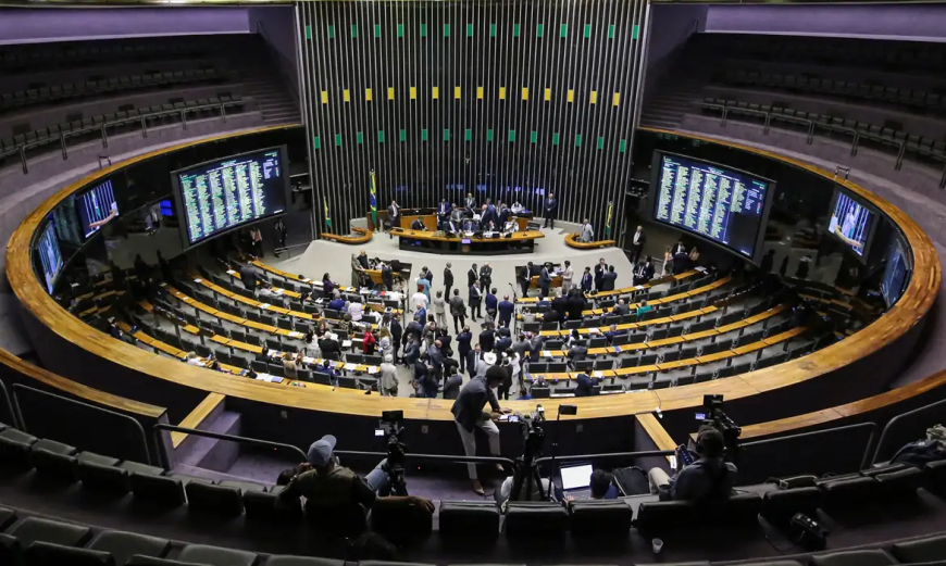 Com foco em educação: Câmara aprova urgências para votação de projetos