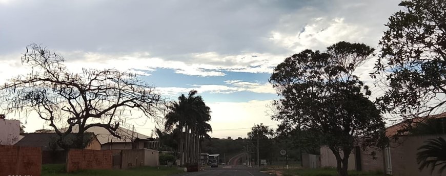 Sexta-feira de instabilidade em várias regiões de Mato Grosso do Sul, previsão de tempestade acompanhada de ventos de 60 km