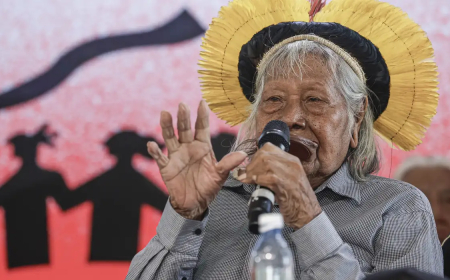 Cacique Raoni pede que luta continue, o encerrar Cúpula dos Povos