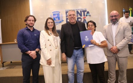 Prefeitura entrega títulos definitivos e realiza sonho de famílias após décadas de espera