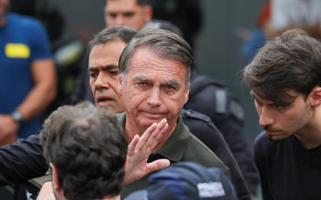 Na prisão, Moraes autoriza Bolsonaro a receber comida especial