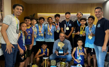 Prefeito Eduardo Campos recebeu atletas da Porãbask e destaca orgulho pelas conquistas no basquete