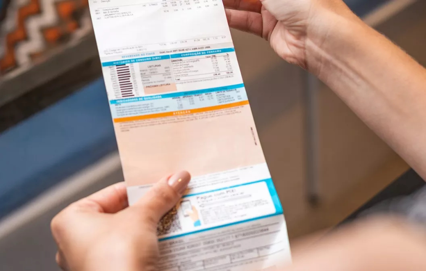 Não vai abaixar: Aneel mantém bandeira vermelha 1 na conta de luz em novembro