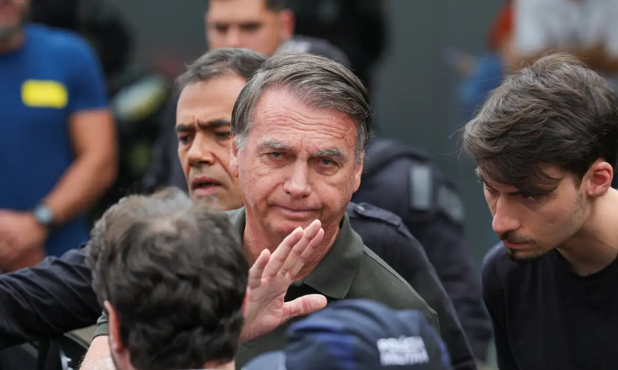 Na prisão, Moraes autoriza Bolsonaro a receber comida especial