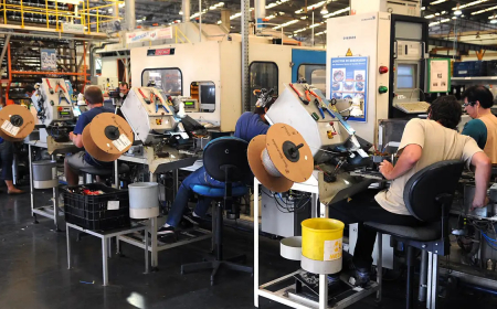 Mostra IBGE: Produção industrial reverte queda e sobe 0,1% em outubro