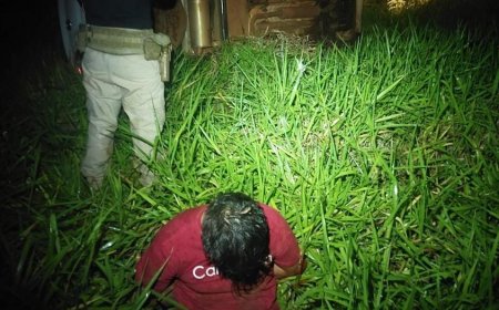 Motorista de Ponta Porã foge da PRF, capota carro e é preso com 350 quilos de maconha na BR-463