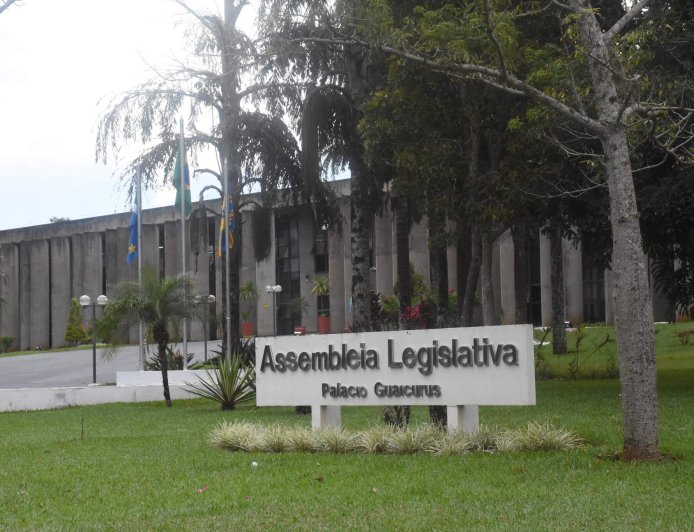 Até R$ 8 mil: Alems abre concurso para níveis médio e superior