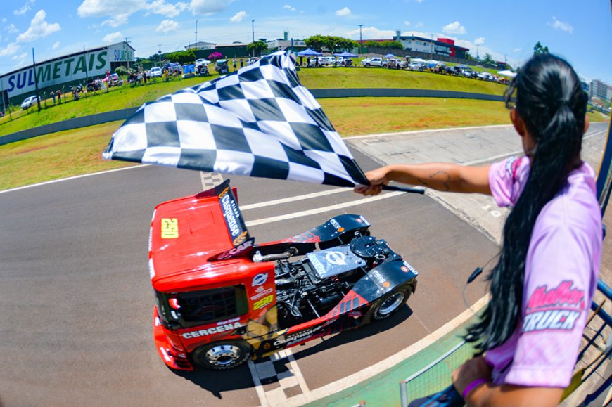 Fim de semana perfeito coroa Diego Collet campeão em seu 1º ano na Fórmula Truck