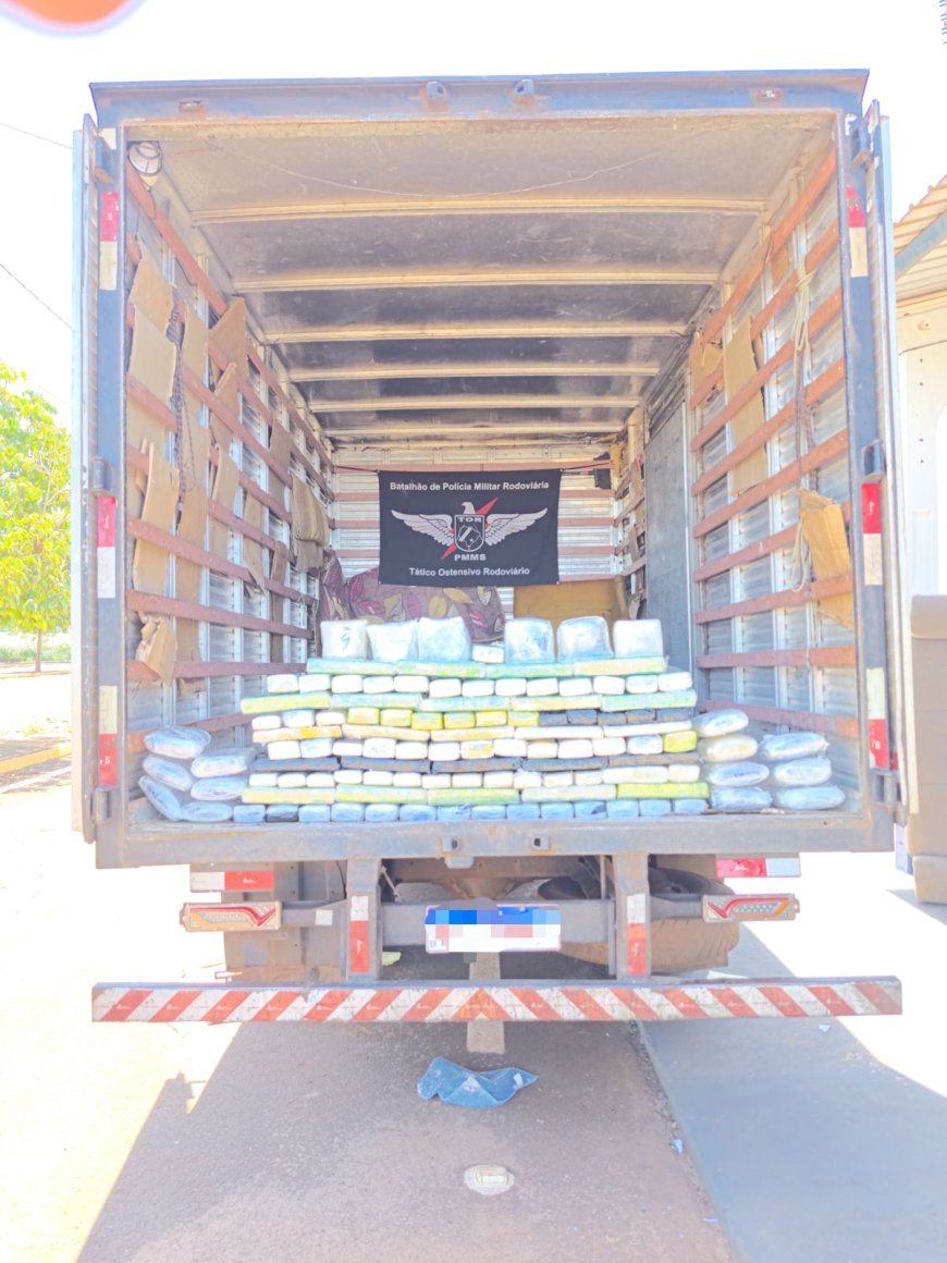 BPMRv apreende mais de 100 kg de drogas escondidas em mudança transportada por caminhão de frete