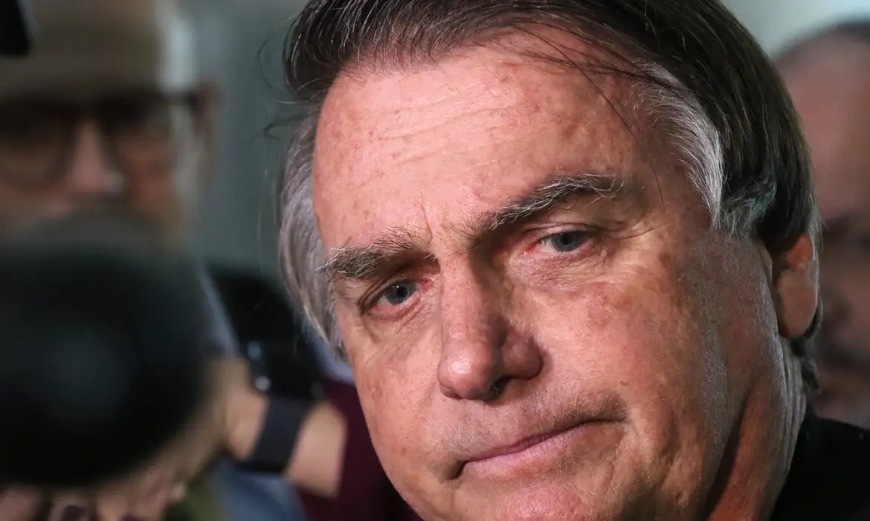 Hérnia bilateral: Bolsonaro é submetido à cirurgia para tratamento