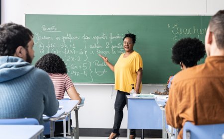 Professores: Piso do magistério tem reajuste de 5,4% e vai a R$ 5,1 mil em 2026