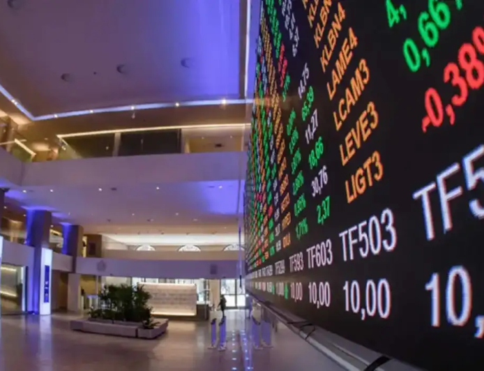 Aumento: Bolsa bate recorde e fecha pela primeira vez acima dos 165 mil pontos