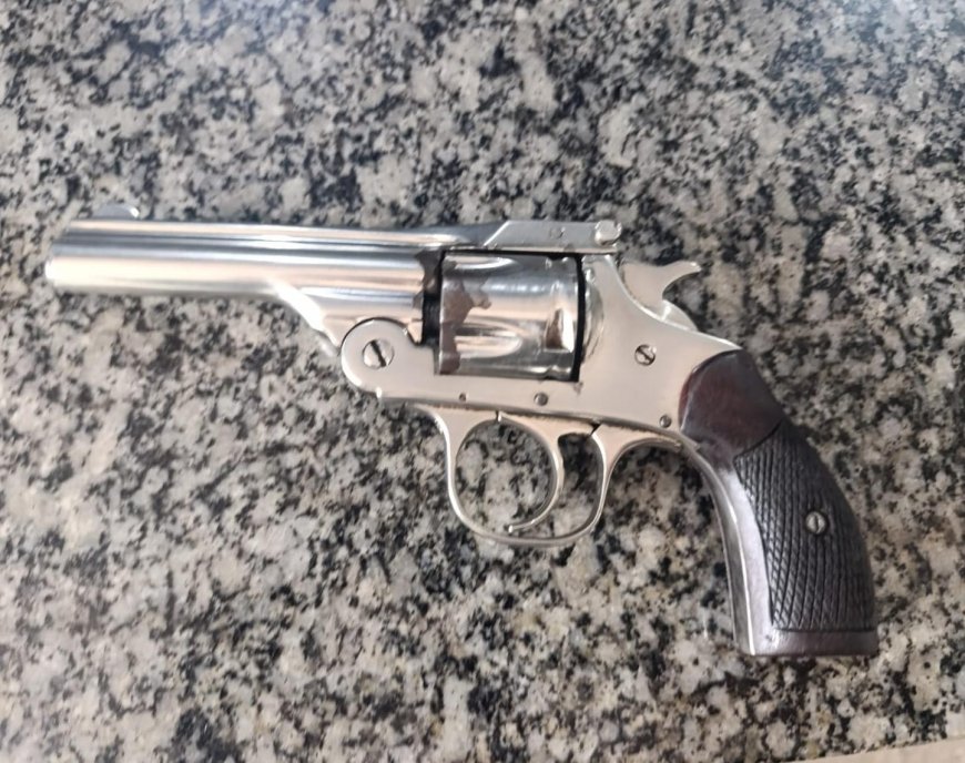 Polícia Militar prende dois indivíduos por ameaças contra policiais em redes sociais e porte de arma de fogo