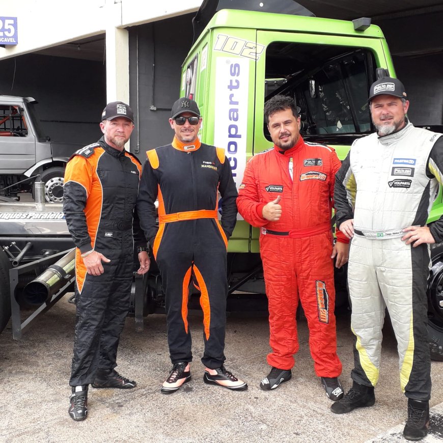Paranaenses animados para a abertura da	Fórmula Truck após treinos em Cascavel