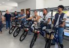 Senadora Soraya Thronicke entrega bicicletas para agentes de saúde de Porto Murtinho