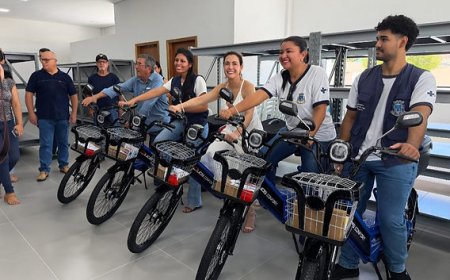 Senadora Soraya Thronicke entrega bicicletas para agentes de saúde de Porto Murtinho