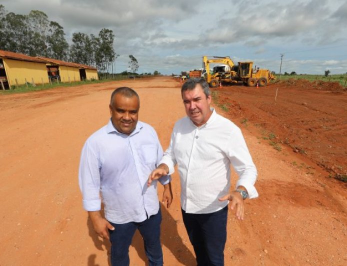 Corguinho: Governo entrega pavimentação em bairros e inicia obra na MS-244