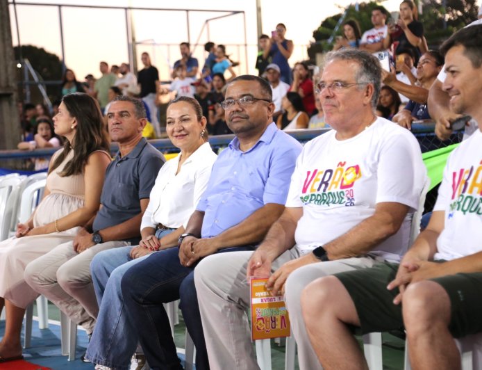 Jelson Bernabé e vereadores prestigiam abertura do Verão no Parque e destacam lazer familiar