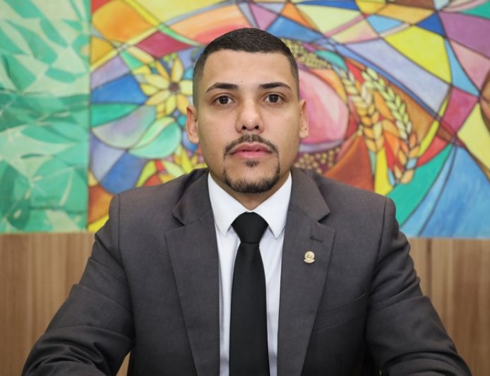 Vereador Leandro Bitencourt solicita  pavimentação em dois bairros de Ponta Porã