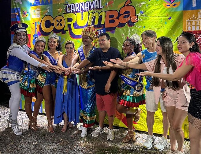 Em mais um Carnaval de Corumbá, Soraya Thronicke cai no samba e é homenageada