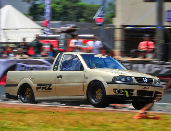 Arrancada do Paraná tem a Saveiro mais veloz do mundo