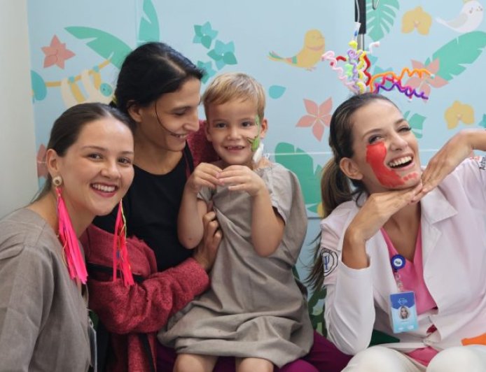 Hospital Regional de Dourados promoveu ações de acolhimento e descontração aos pacientes durante Carnaval