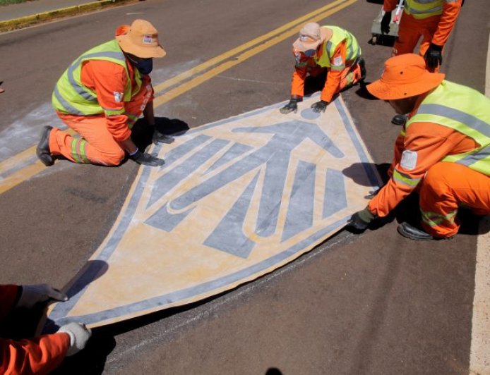 Com foco na segurança e na mobilidade urbana, Governo de MS investe na sinalização viária de Bonito