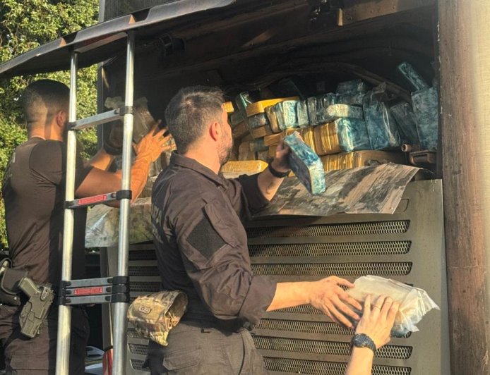 Carga milionária: PF apreende 745 kg de cocaína em ônibus pirata e prende dois em Campo Grande