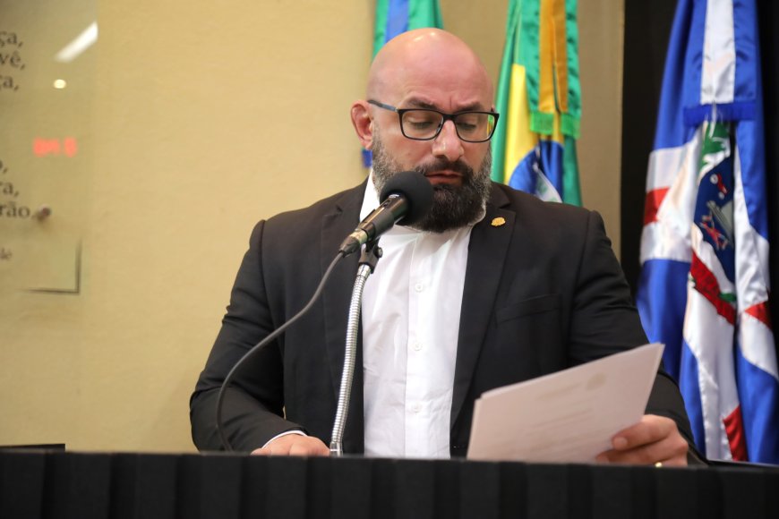 Vereador Carlos Bordão solicita patrolamento  e cascalhamento de rua no Parque dos Ipês I